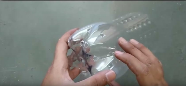 Foto - Pet şişeyle elektrik süpürgesi yaptı!