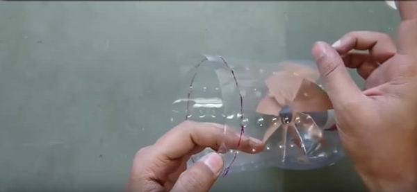 Foto - Pet şişeyle elektrik süpürgesi yaptı!