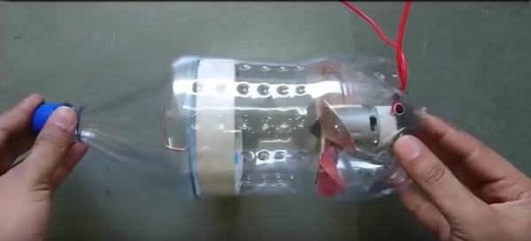 Foto - Pet şişeyle elektrik süpürgesi yaptı!
