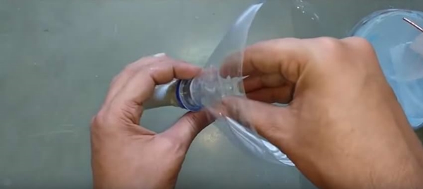 Foto - Pet şişeyle elektrik süpürgesi yaptı!