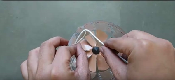 Foto - Pet şişeyle elektrik süpürgesi yaptı!