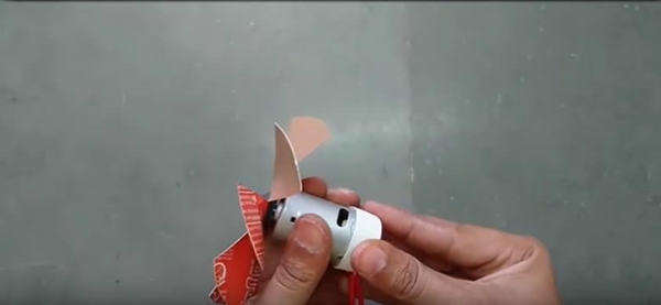 Foto - Pet şişeyle elektrik süpürgesi yaptı!