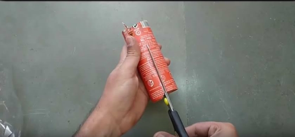 Foto - Pet şişeyle elektrik süpürgesi yaptı!