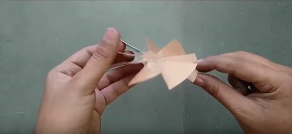 Foto - Pet şişeyle elektrik süpürgesi yaptı!