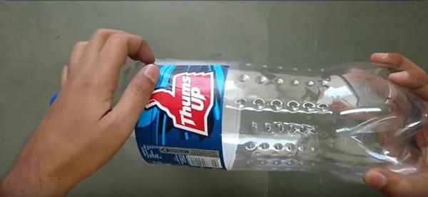 Foto - Pet şişeyle elektrik süpürgesi yaptı!