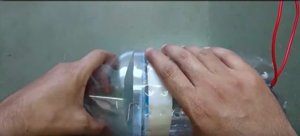 Foto - Pet şişeyle elektrik süpürgesi yaptı!