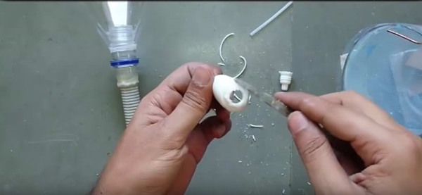 Foto - Pet şişeyle elektrik süpürgesi yaptı!