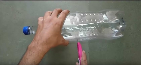 Foto - Pet şişeyle elektrik süpürgesi yaptı!