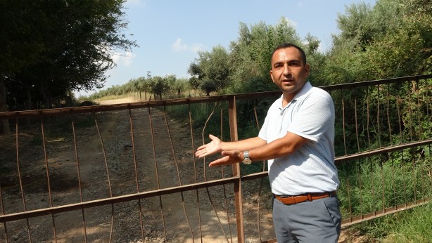 Petrol araması yapılan ilçede ilginç olay! Yolu kapattılar
