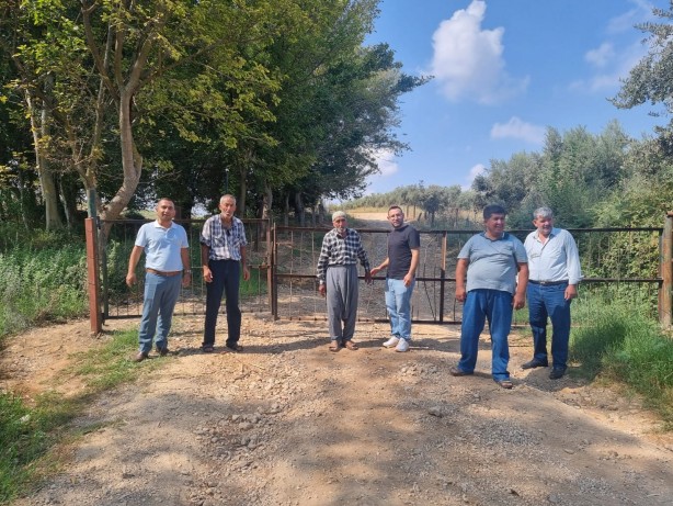 Foto - Petrol araması yapılan ilçede ilginç olay! Yolu kapattılar