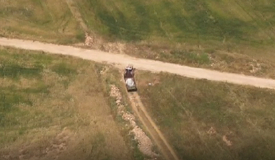 Foto - Petrol beklerken tarlalardan bakın ne fışkırıyor! Bunun adı alçaklıktan başka bir şey değil