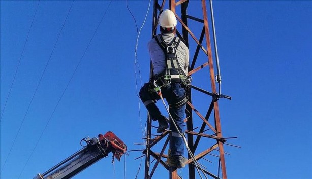 Foto - Petrol beklerken tarlalardan bakın ne fışkırıyor! Bunun adı alçaklıktan başka bir şey değil
