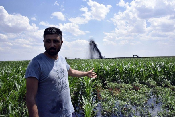 Foto - Petrol boru hattı delindi! Ham petrol böyle fışkırdı
