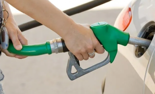 Foto - Petrol fiyatları son dakika: Akaryakıtta benzine ve motorine zam geldi! 4 Ocak 2024 benzin fiyatı kaç lira ve mazot fiyatı kaç TL?