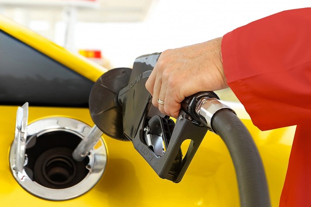 Foto - Petrol fiyatları tepetaklak oldu! Benzin ve motorine büyük indirim geliyor