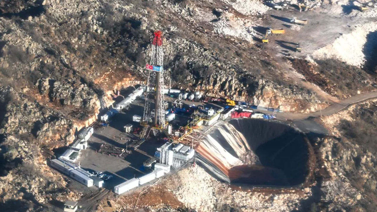 Foto - Petrol üstüne petrol fışkırıyordu: Gabar'a giden CHP'li isimden tüm Türkiye'yi şaşırtan açıklama
