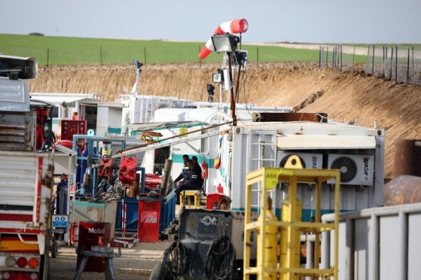 Foto - 'Petrol var' deyince kimse inanmamıştı! 'Deli' denilen adamın başına talih kuşu kondu: Dev petrol rezervi