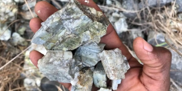 Foto - Petrol ve doğalgazı tahtından edecek! Her yerden beyaz altın fışkırıyor