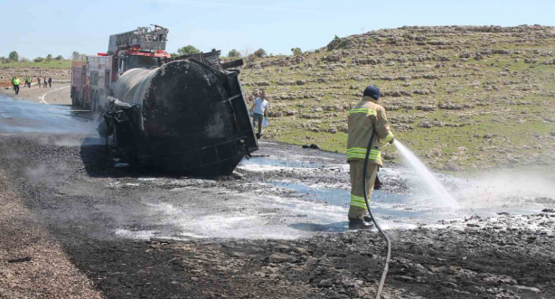 Foto - Petrol yüklü tır kaza yaptı: Ölü ve yaralılar var