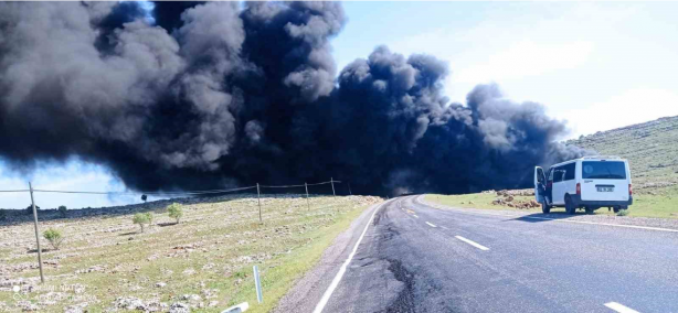 Petrol yüklü tır kaza yaptı: Ölü ve yaralılar var