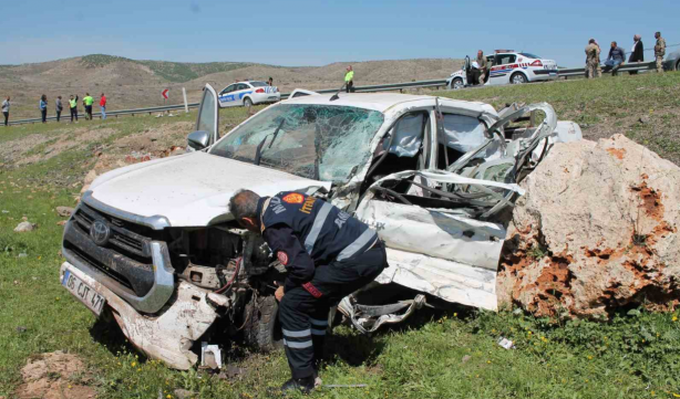 Foto - Petrol yüklü tır kaza yaptı: Ölü ve yaralılar var