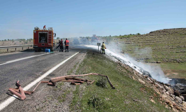 Foto - Petrol yüklü tır kaza yaptı: Ölü ve yaralılar var
