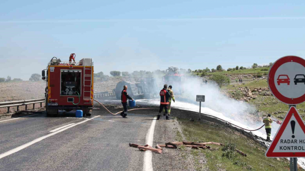 Foto - Petrol yüklü tır kaza yaptı: Ölü ve yaralılar var