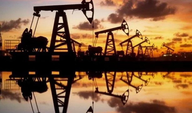 Foto - Petrol zengini ülke benzin ithal ediyor!