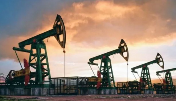 Foto - Petrol zengini ülke benzin ithal ediyor!