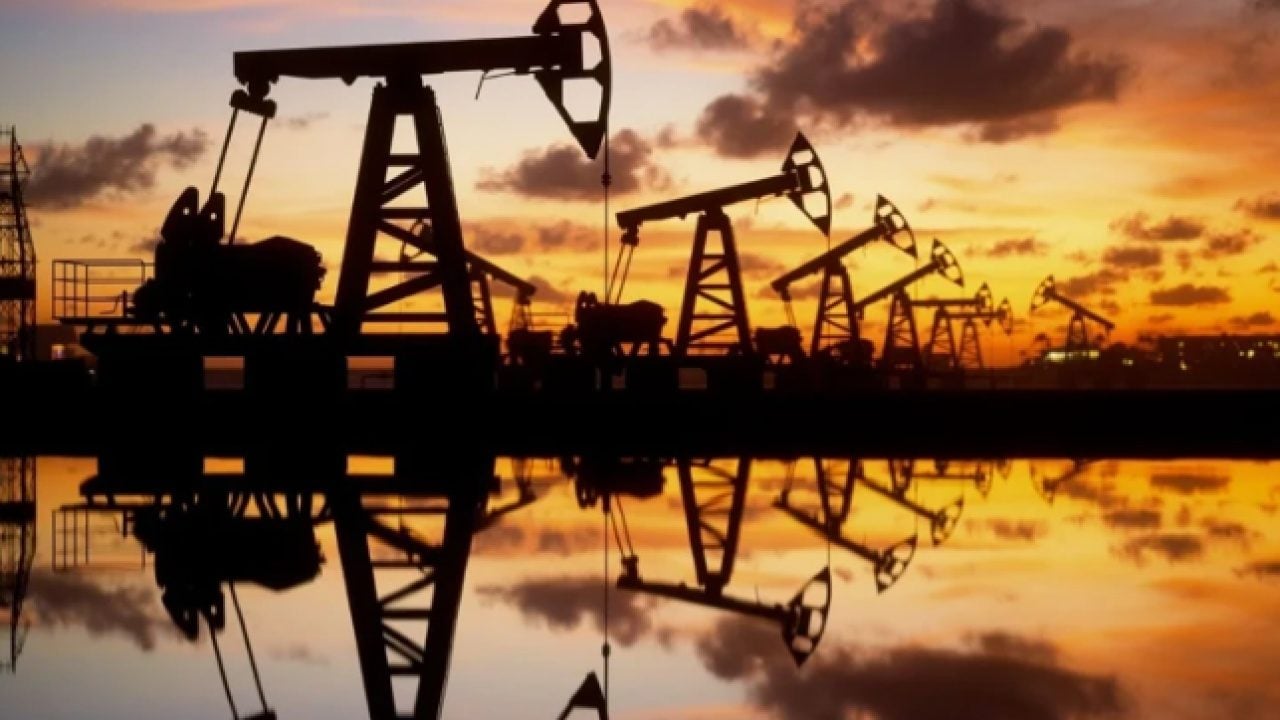 Petrolde stok şoku: 44 yılın dibine indi