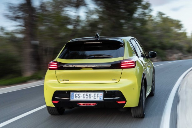 Foto - Yenilenen Peugeot 208 Türkiye’de! İki benzinli ve bir elektrikli motorla gelen araç 7 renk seçeneği sunuyor! Peki fiyatı ne kadar?