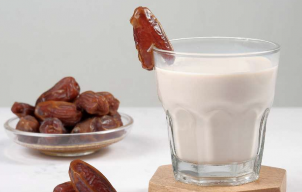 Peygamber Efendimizin en sevdiği! Hurma ve sütü bu şekilde tüketirseniz… Faydalarını ögrenen bardak bardak içecek! Elveda Ya Şehr-i Ramazan!