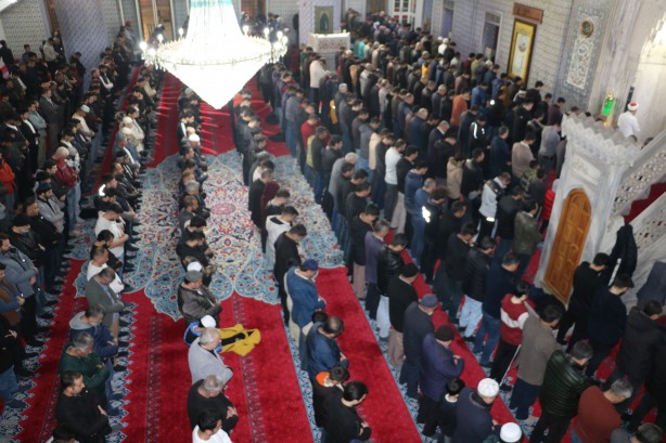 Peygamber şehrinde ilk teravih namazı kılındı