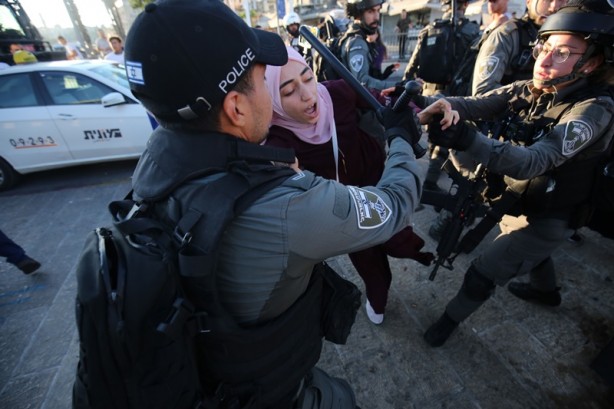 Foto - Peygamberimiz'e (SAV) hakarete karşı çıktılar! Terörist İsrail polisi Filistinlilere müdahale etti