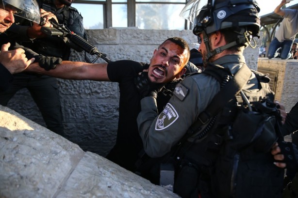 Foto - Peygamberimiz'e (SAV) hakarete karşı çıktılar! Terörist İsrail polisi Filistinlilere müdahale etti