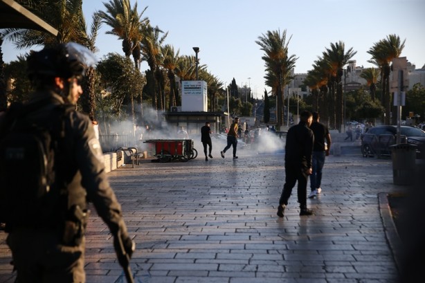Foto - Peygamberimiz'e (SAV) hakarete karşı çıktılar! Terörist İsrail polisi Filistinlilere müdahale etti