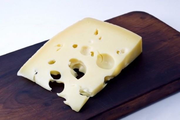 Foto - Peynirdeki delikler nasıl oluşuyor?