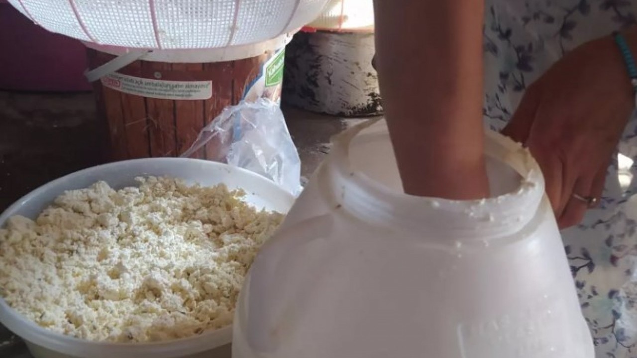 Foto - Peyniri 3 yıl bozulmadan tutan yöntem! Evde kolayca yapabilirsiniz!