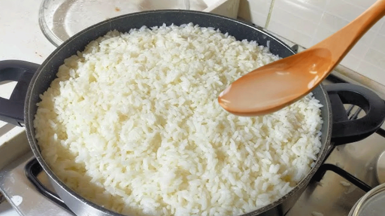 Foto - Pilavın kalorisini düşürmek ister misiniz? İçine sadece 1 kaşık bundan ekleyin!..