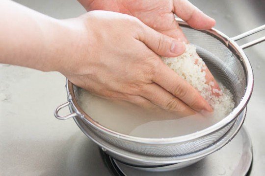 Foto - Pirinci süzdükten sonra suyunu dökmemek için 8 neden