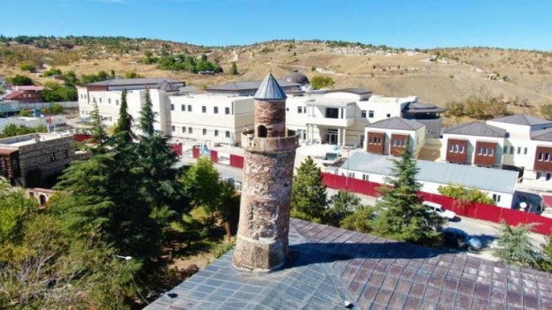 Pisa kulesinden daha eğik! İlk günkü ihtişamını koruyor