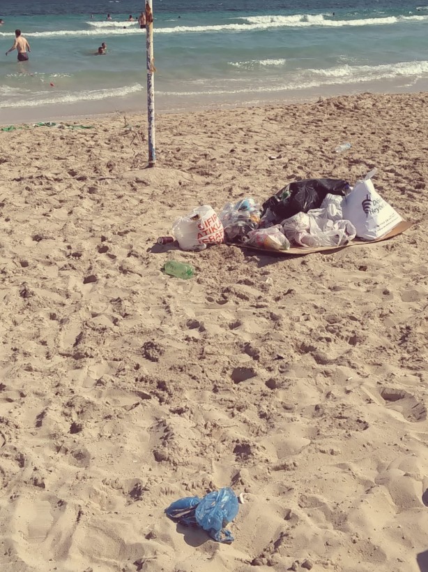 Pislik ve çöp ‘Çeşme’si! Sosyete atıyor CHP'li belediye izliyor