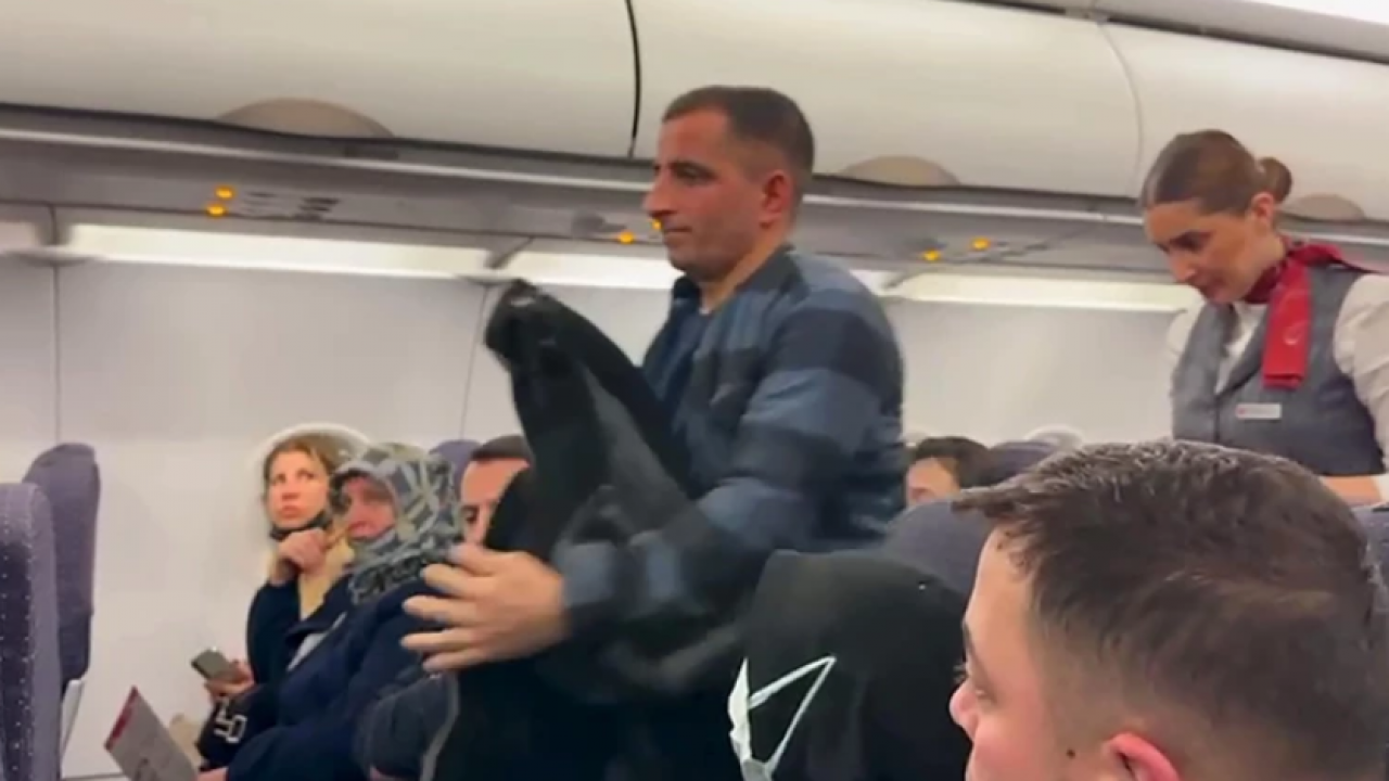 Pistten döndüren panik: Uçakta ‘helallik’ isteyip indi