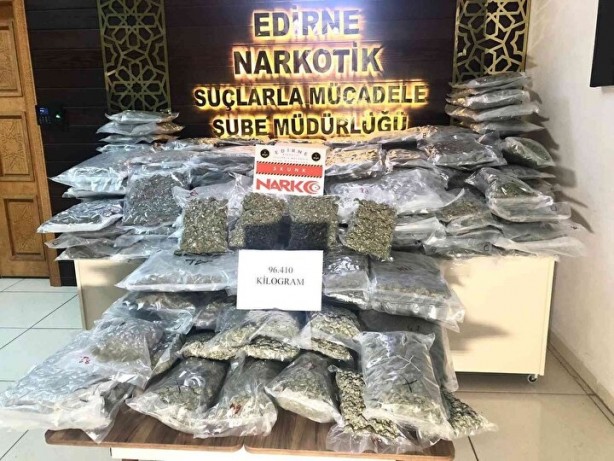 Piyasa değeri 30 milyon Türk lirası! Çöpe atarken yakalandılar