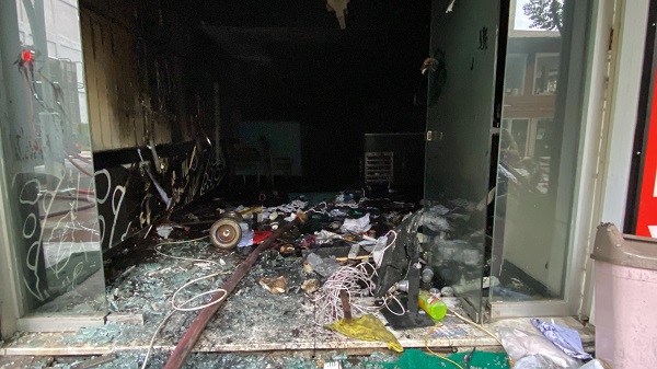 Foto - Pizza dükkanı alev alev yandı! Her şey kül oldu ama bir tek o... 