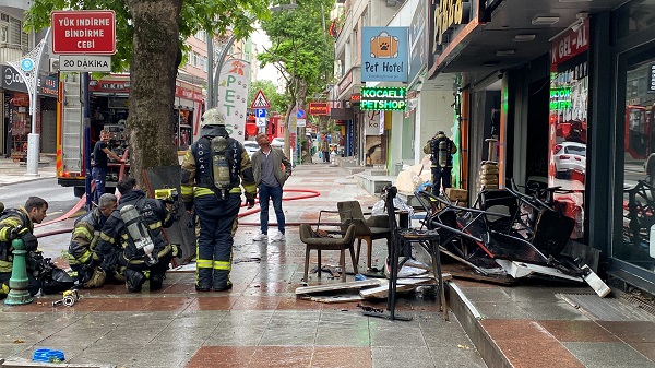 Foto - Pizza dükkanı alev alev yandı! Her şey kül oldu ama bir tek o... 