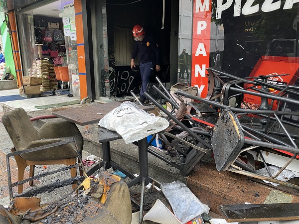 Foto - Pizza dükkanı alev alev yandı! Her şey kül oldu ama bir tek o... 