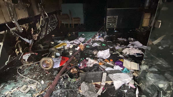 Foto - Pizza dükkanı alev alev yandı! Her şey kül oldu ama bir tek o... 