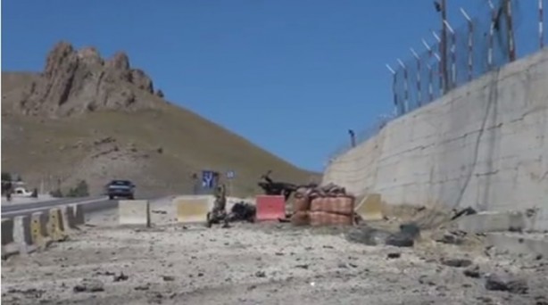 PKK, bomba yüklü araçla karakola saldırdı