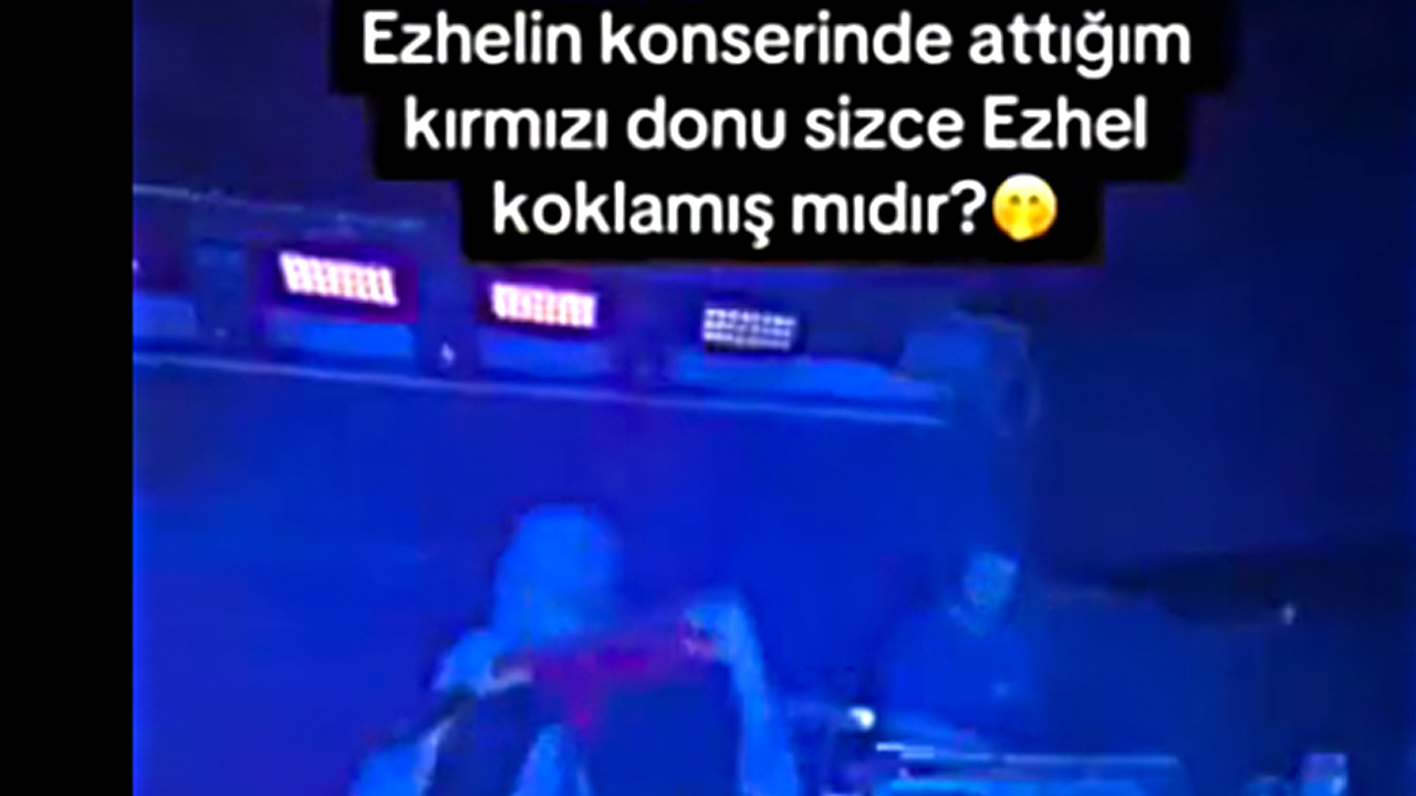 Foto - PKK sempatizanı ahlaksız şarkıcı müsveddesinden büyük ahlaksızlık! İğrenç görüntü: Edepsizlik zirve yaptı…